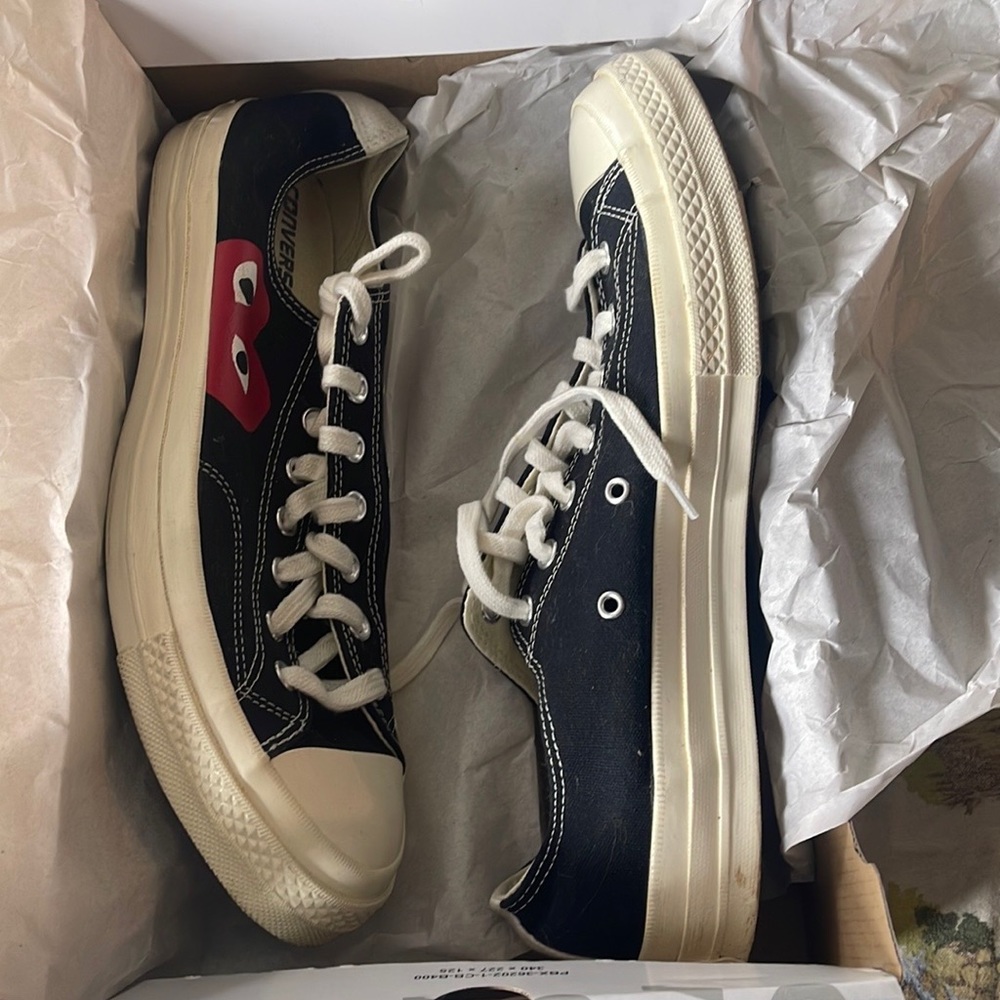 Comme does garçons converse with box